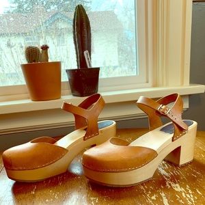Swedish hasbeens Krillan clogs in nature